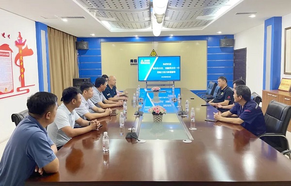 青島德州老鄉(xiāng)會(huì)宮兆東秘書長、禹城市在青流動(dòng)黨員黨總支籌建負(fù)責(zé)人劉建民一行7人蒞臨公司參觀調(diào)研2.jpg 青島德州老鄉(xiāng)會(huì)宮兆東秘書長、禹城市在青流動(dòng)黨員黨總支籌建負(fù)責(zé)人劉建民一行7人蒞臨公司參觀調(diào)研2.jpg